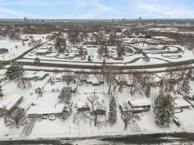 4317 W 98th Street, Bloomington, MN 55437