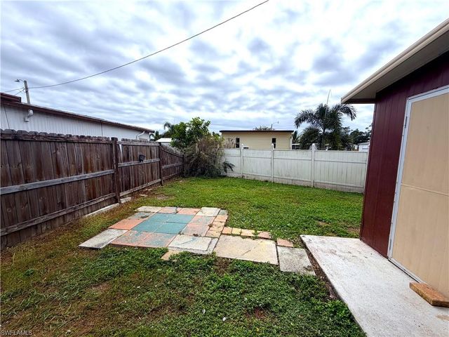 106 Gaslight AVE, North Fort Myers, FL 33917
