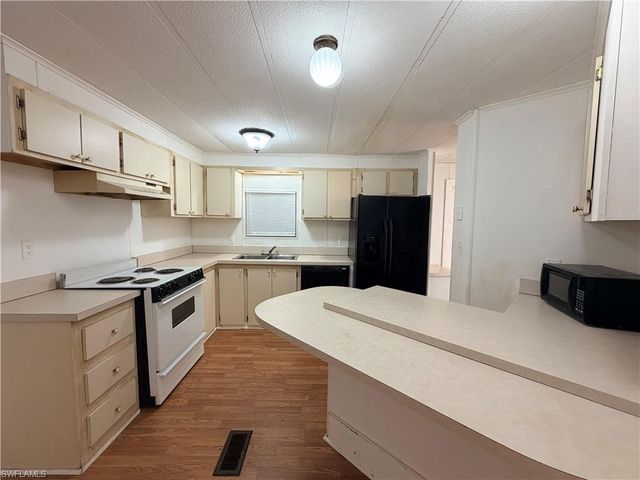 106 Gaslight AVE, North Fort Myers, FL 33917
