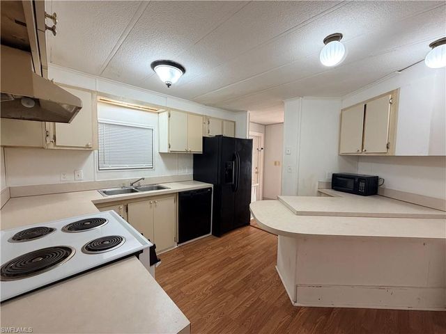 106 Gaslight AVE, North Fort Myers, FL 33917
