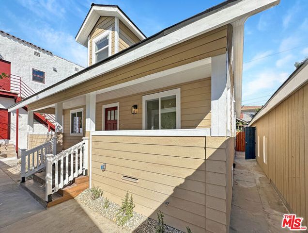 5930 Willoughby Avenue, Los Angeles, CA 90038