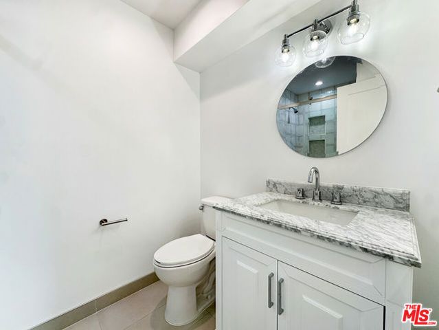 5930 Willoughby Avenue, Los Angeles, CA 90038