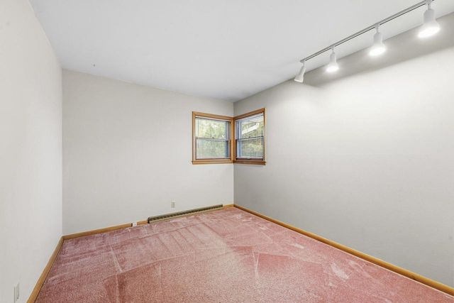 2400 W Rochelle AVENUE, Glendale, WI 53209