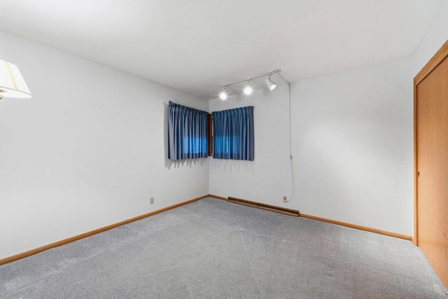 2400 W Rochelle AVENUE, Glendale, WI 53209