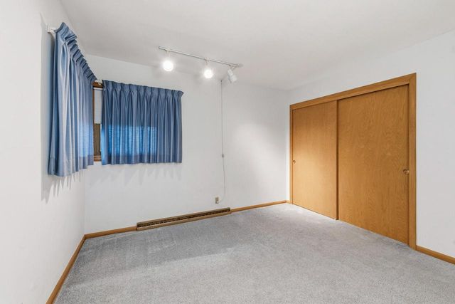 2400 W Rochelle AVENUE, Glendale, WI 53209