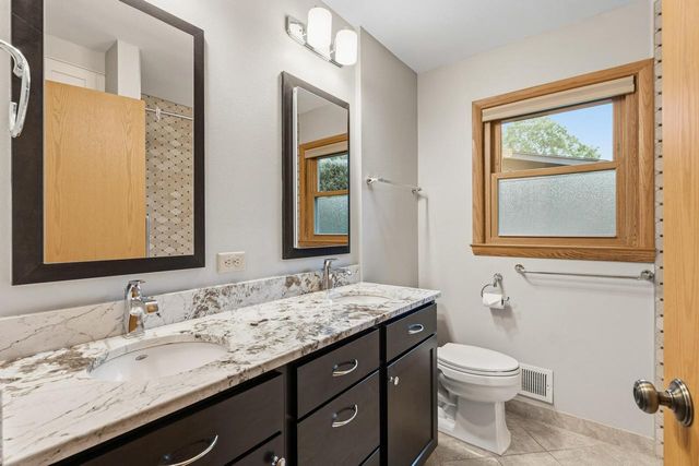 2400 W Rochelle AVENUE, Glendale, WI 53209