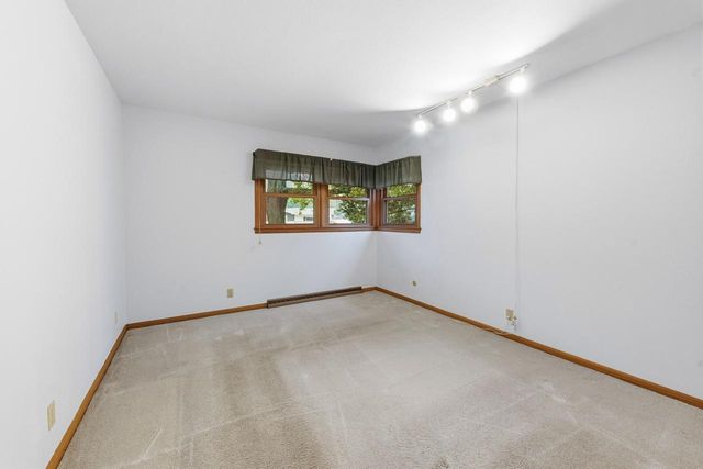 2400 W Rochelle AVENUE, Glendale, WI 53209