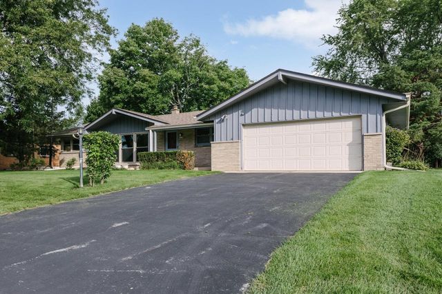 2400 W Rochelle AVENUE, Glendale, WI 53209