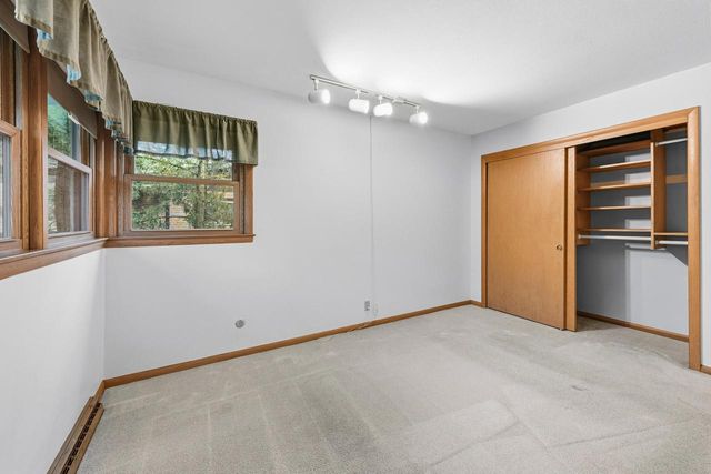 2400 W Rochelle AVENUE, Glendale, WI 53209