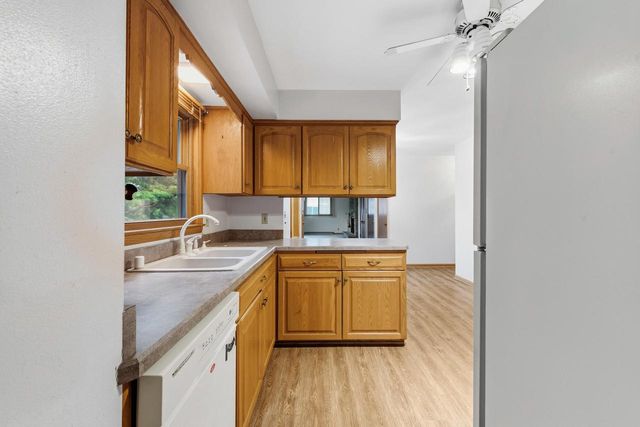 2400 W Rochelle AVENUE, Glendale, WI 53209