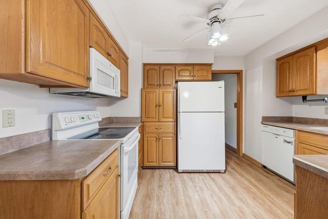 2400 W Rochelle AVENUE, Glendale, WI 53209