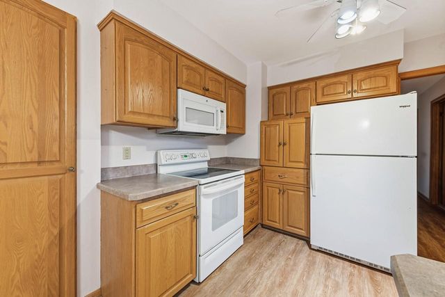 2400 W Rochelle AVENUE, Glendale, WI 53209