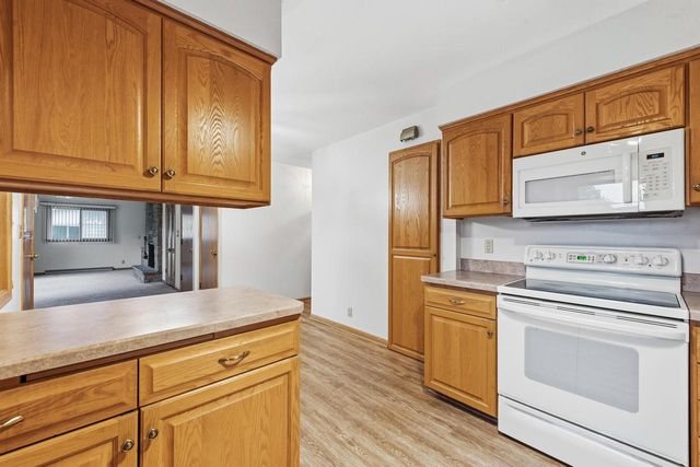 2400 W Rochelle AVENUE, Glendale, WI 53209