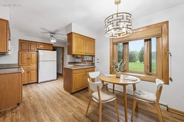 2400 W Rochelle AVENUE, Glendale, WI 53209