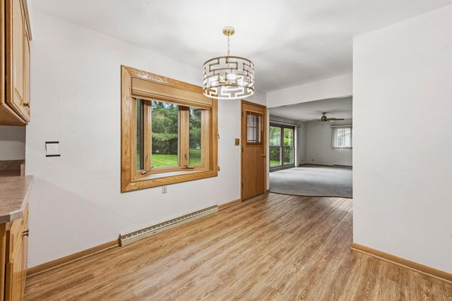 2400 W Rochelle AVENUE, Glendale, WI 53209