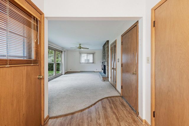 2400 W Rochelle AVENUE, Glendale, WI 53209