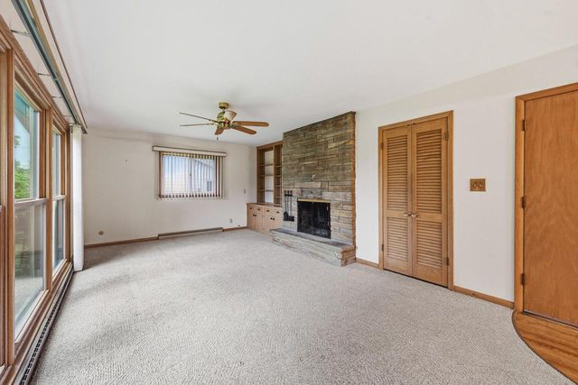2400 W Rochelle AVENUE, Glendale, WI 53209