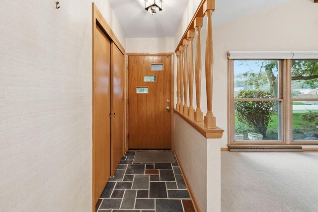 2400 W Rochelle AVENUE, Glendale, WI 53209