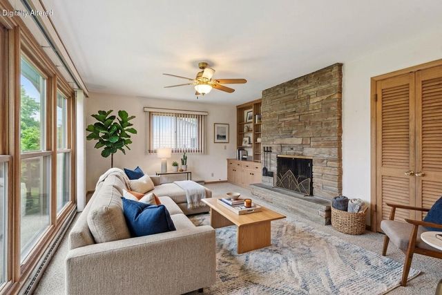 2400 W Rochelle AVENUE, Glendale, WI 53209