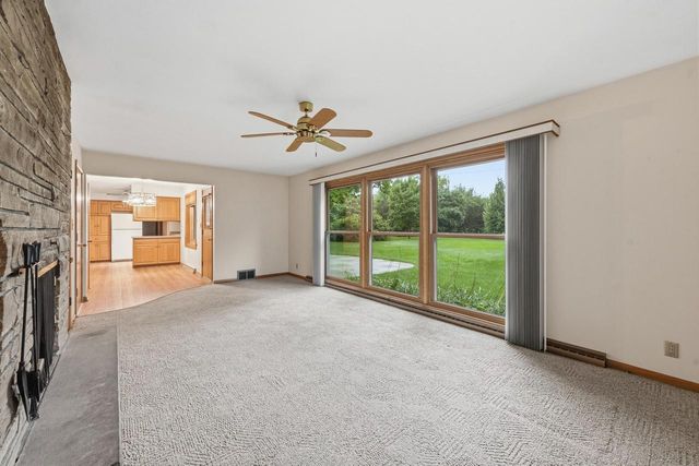 2400 W Rochelle AVENUE, Glendale, WI 53209