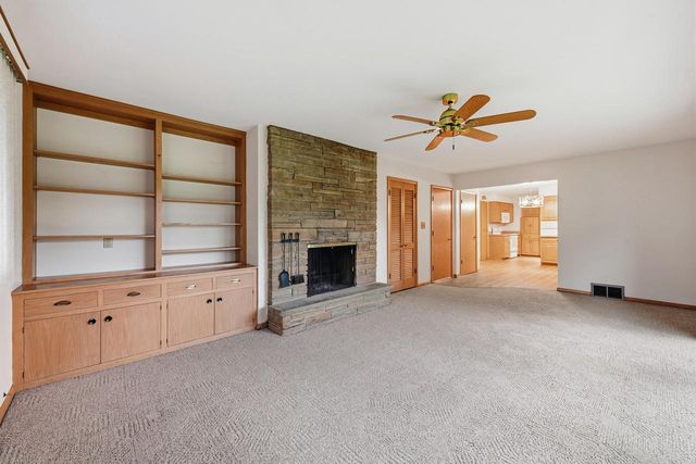 2400 W Rochelle AVENUE, Glendale, WI 53209