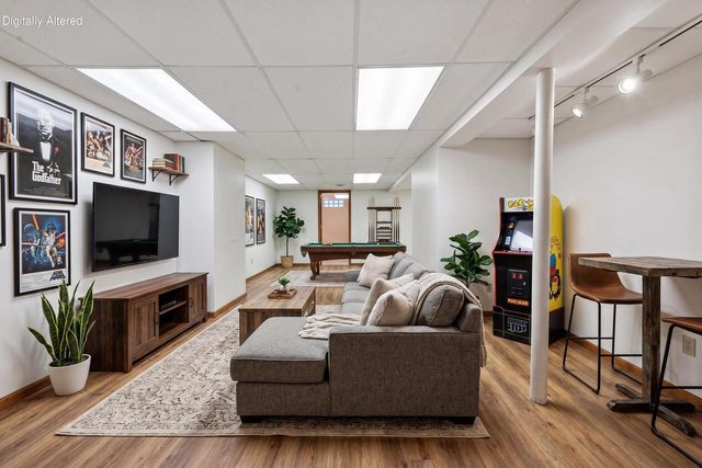 2400 W Rochelle AVENUE, Glendale, WI 53209