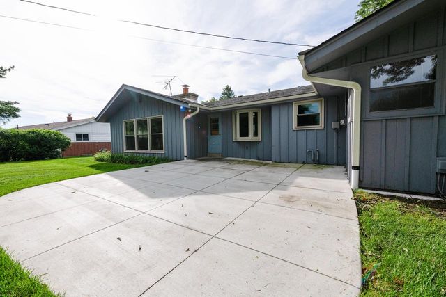 2400 W Rochelle AVENUE, Glendale, WI 53209