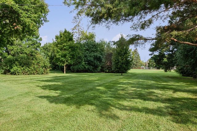 2400 W Rochelle AVENUE, Glendale, WI 53209