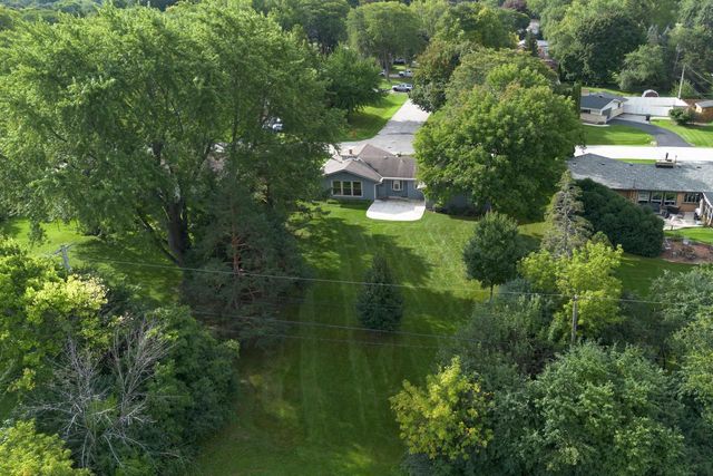 2400 W Rochelle AVENUE, Glendale, WI 53209