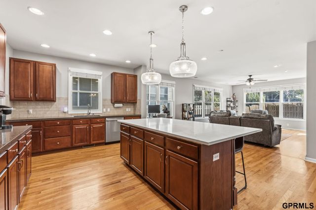 18025 Dewey Circle, Elkhorn, NE 68022