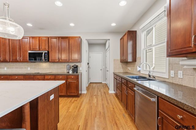 18025 Dewey Circle, Elkhorn, NE 68022
