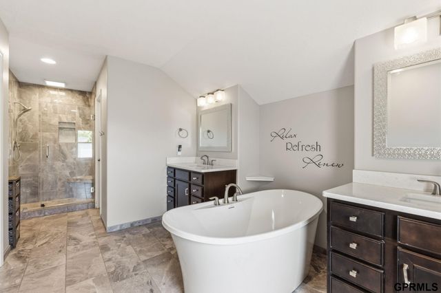 18025 Dewey Circle, Elkhorn, NE 68022
