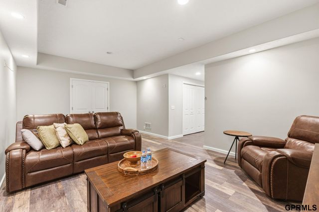 18025 Dewey Circle, Elkhorn, NE 68022