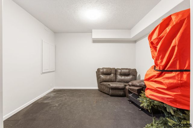 18025 Dewey Circle, Elkhorn, NE 68022