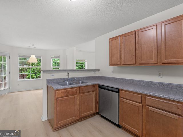 327 Ermines Way, Mcdonough, GA 30253