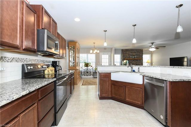 1460 Land Grove Drive, Kernersville, NC 27284