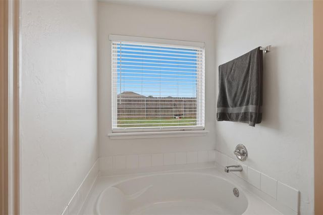 18205 Piedra Drive, Edmond, OK 73012