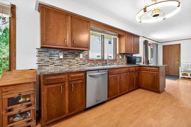 3320 CRESTVIEW DRIVE, Appleton, WI 54915