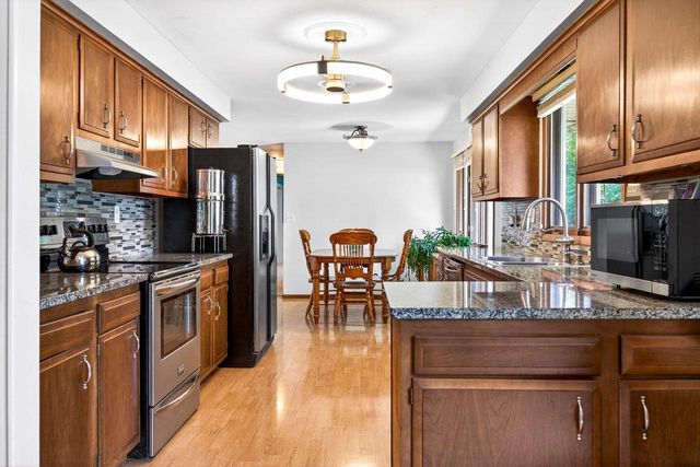 3320 CRESTVIEW DRIVE, Appleton, WI 54915