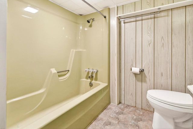 3320 CRESTVIEW DRIVE, Appleton, WI 54915