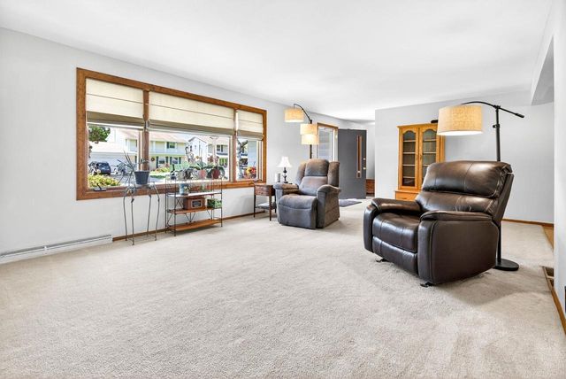 3320 CRESTVIEW DRIVE, Appleton, WI 54915