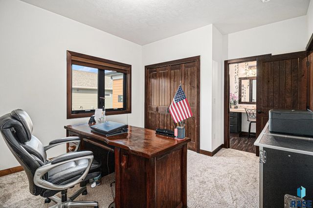 815 Heatherwood Ave Avenue, Madison, SD 57042