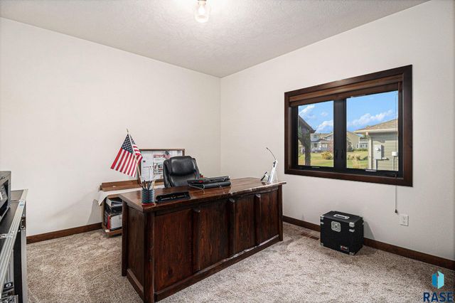 815 Heatherwood Ave Avenue, Madison, SD 57042