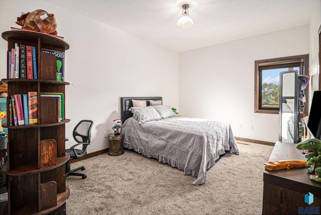 815 Heatherwood Ave Avenue, Madison, SD 57042