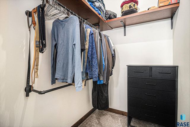 815 Heatherwood Ave Avenue, Madison, SD 57042