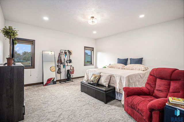 815 Heatherwood Ave Avenue, Madison, SD 57042