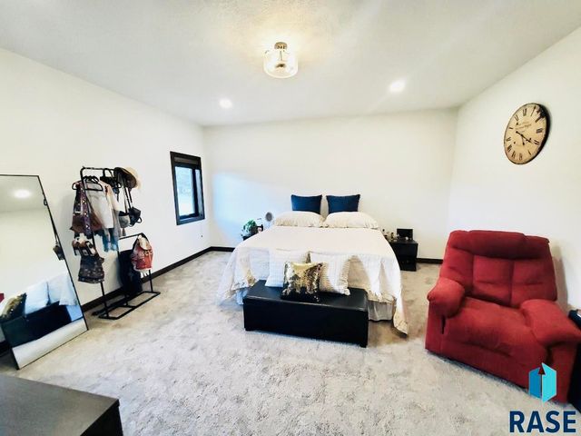 815 Heatherwood Ave Avenue, Madison, SD 57042