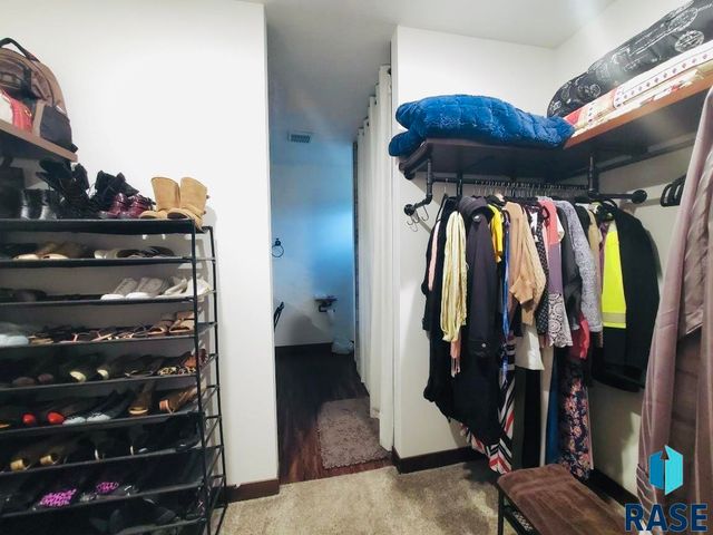 815 Heatherwood Ave Avenue, Madison, SD 57042