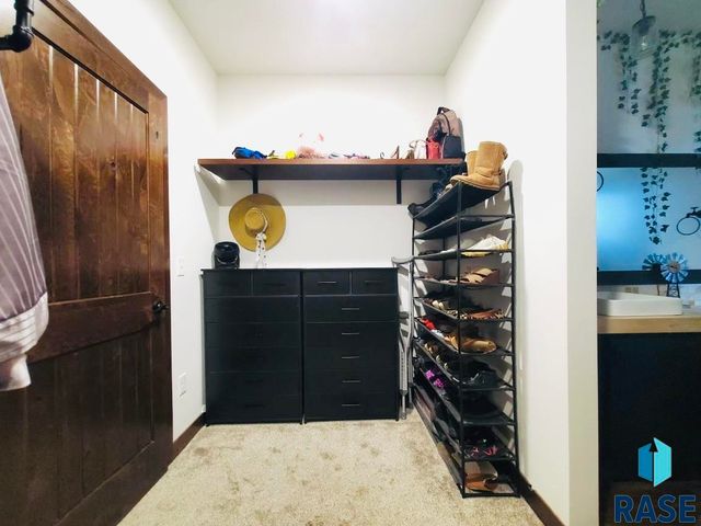 815 Heatherwood Ave Avenue, Madison, SD 57042