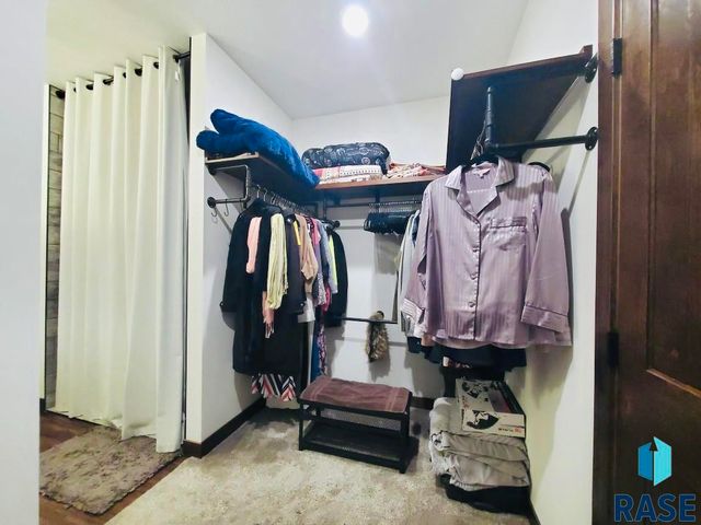 815 Heatherwood Ave Avenue, Madison, SD 57042